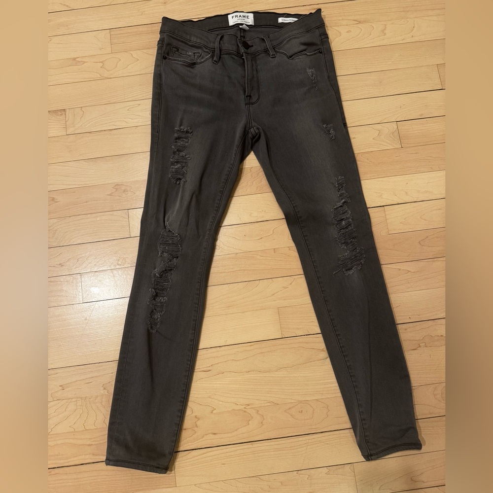 Frame Denim Distressed Skinny Jeans in Grey Shred